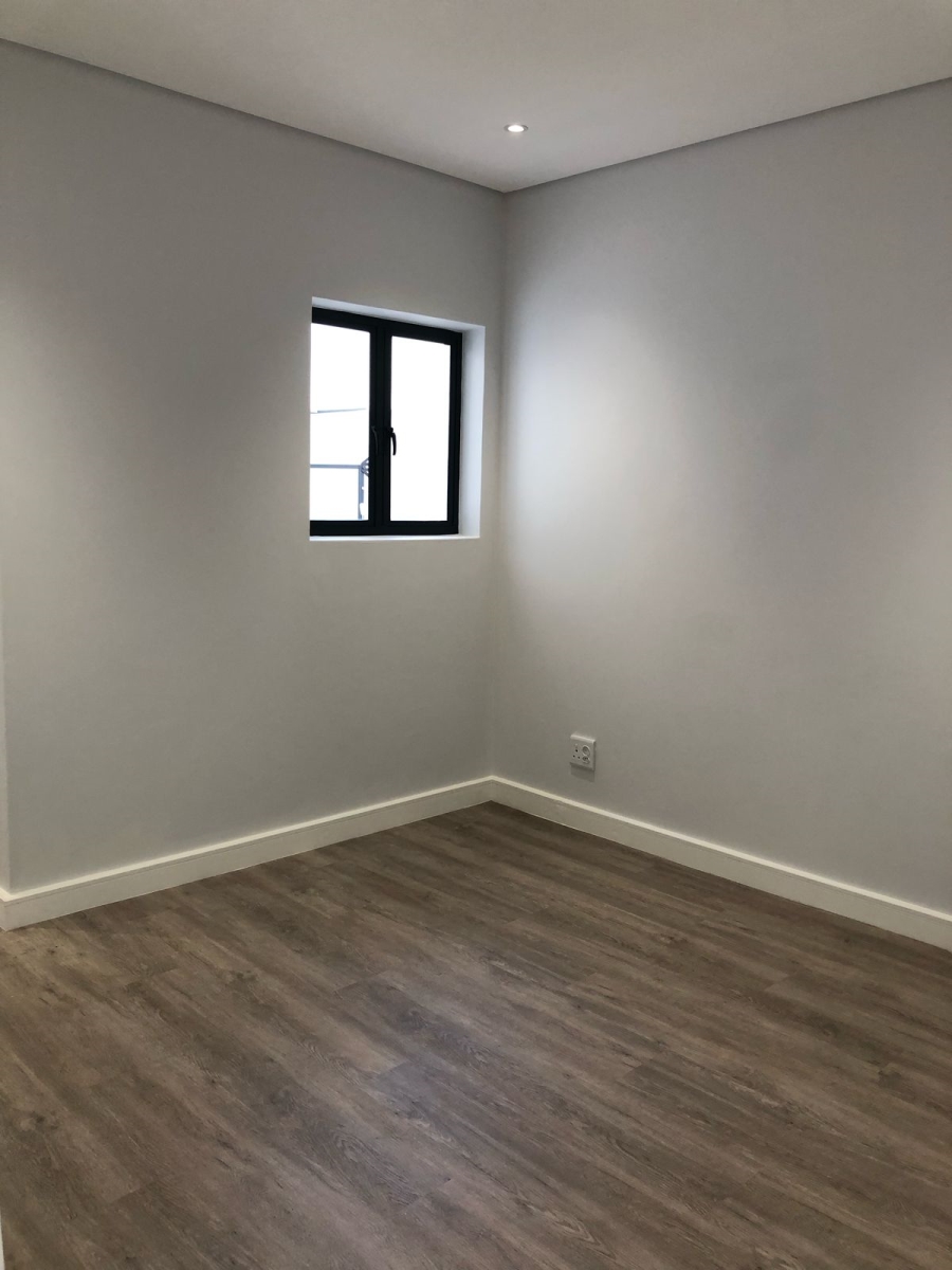 To Let 4 Bedroom Property for Rent in Somerset Ridge Western Cape